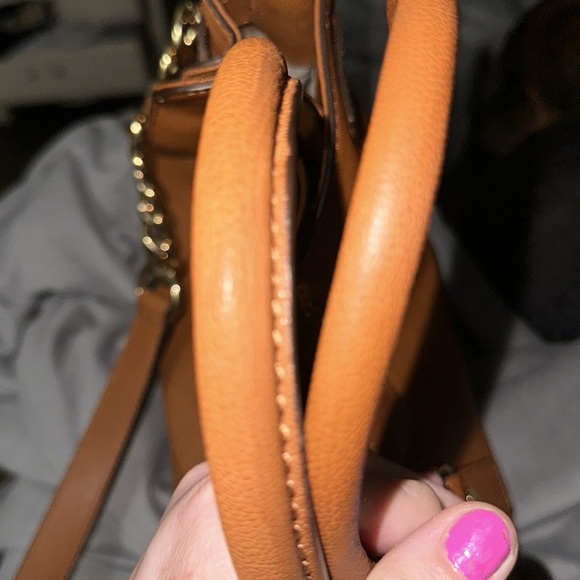 Micheal kors Hamilton like new tan leather authentic bag with good hardware - Picture 6 of 14